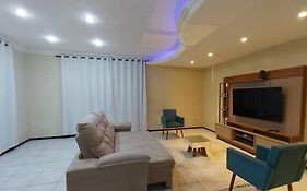 CASA com piscina 4 quartos 2km da praia do Aracagy 15 pessoas